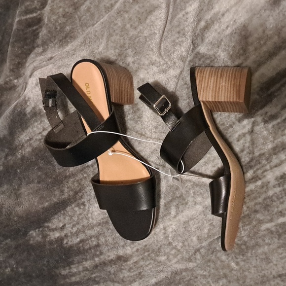 Old Navy straps block heel - Picture 2 of 4